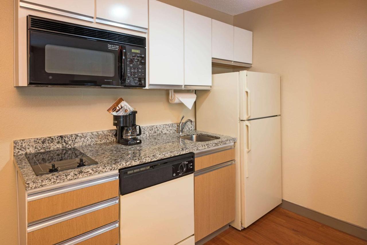 Mainstay Suites Detroit Farmington Hills Exterior photo