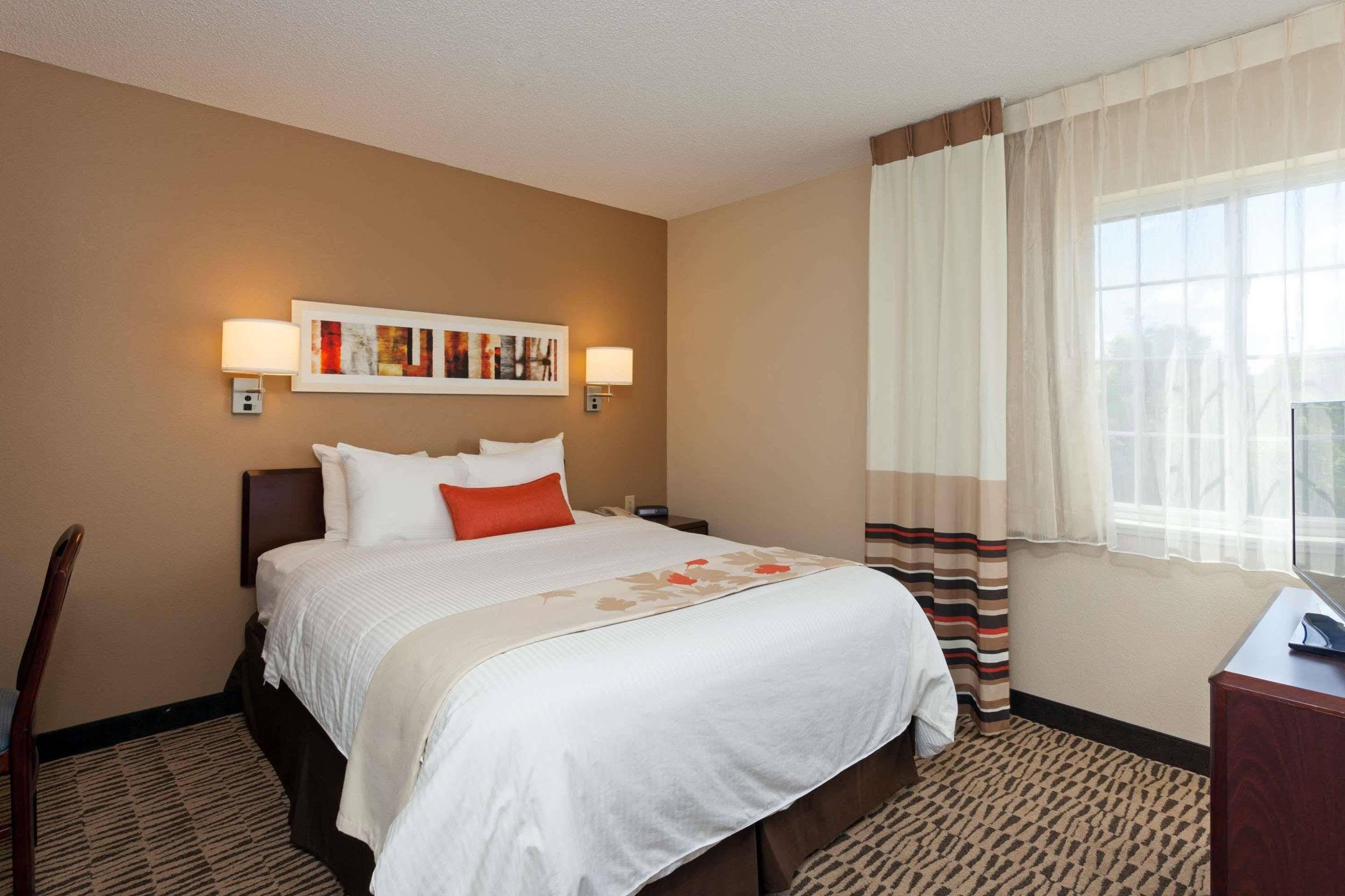 Mainstay Suites Detroit Farmington Hills Exterior photo
