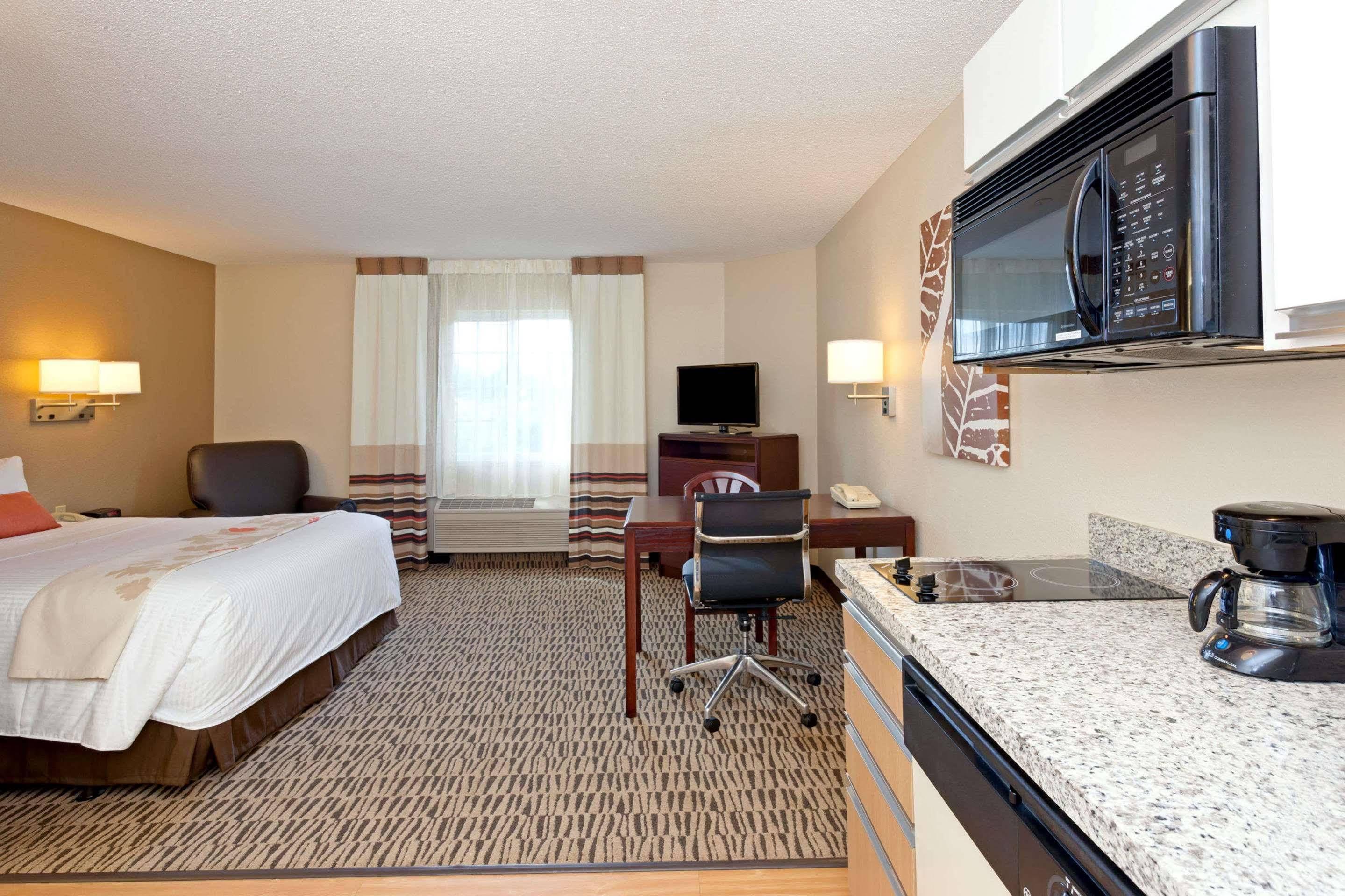Mainstay Suites Detroit Farmington Hills Exterior photo